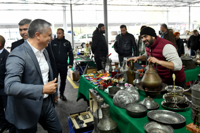Antalya'daki antika meraklıları bu pazarda