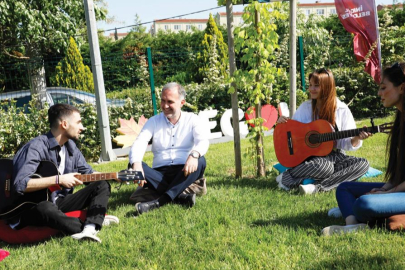 Bursa İnegöl'de gençler el üstünde