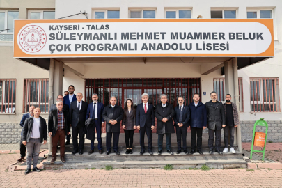 Başkan Yalçın öğrencilerin tiyatro gösterisini izledi