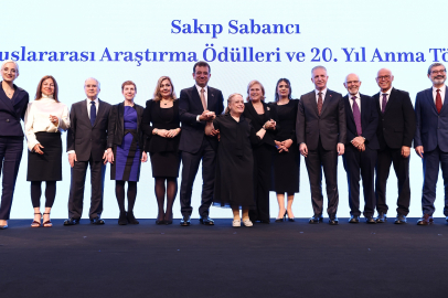 Sakıp Sabancı, 20’nci yıl anma töreninde yapay zeka modeliyle mesaj yolladı