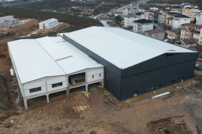 Kocaeli'nde kapalı spor salonu’nda çalışmalar devam ediyor