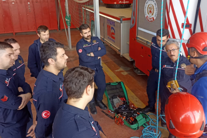 Kocaeli'de İtfaiye erlerine ''İple Erişim Teknikleri Eğitimi” verildi