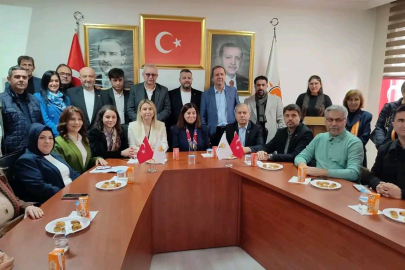 AK Parti Kadın Kolları'nda Nuriye Altın güven tazeledi