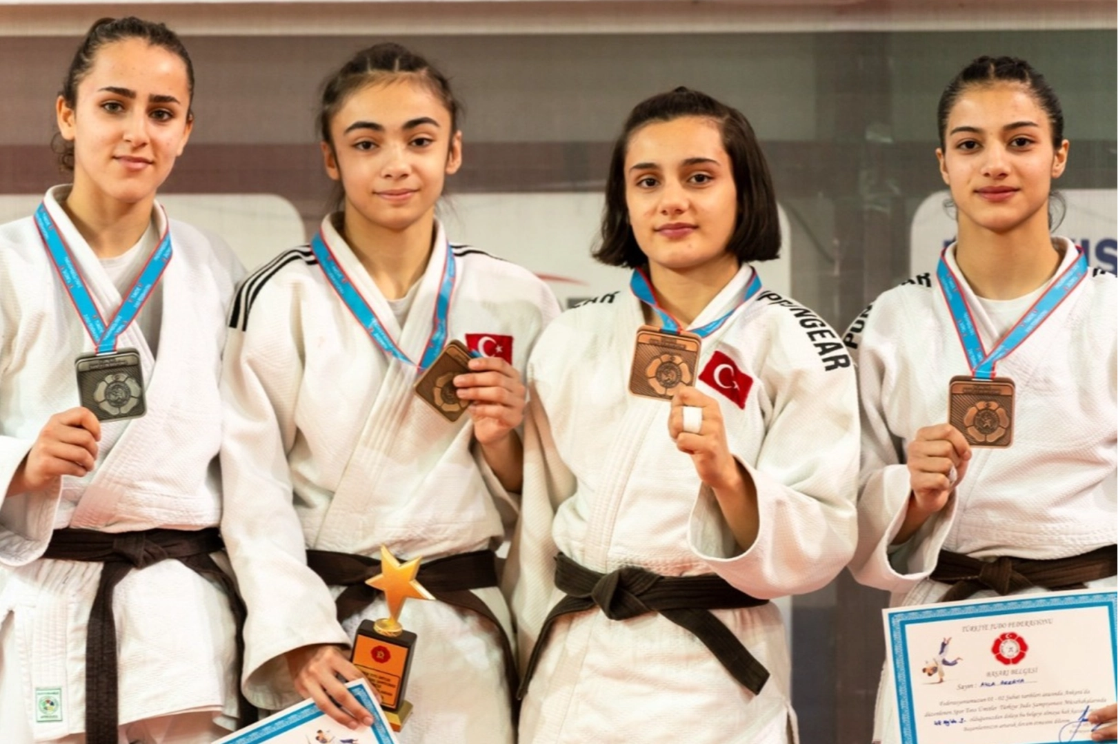 Bursa Gemlik Belediyespor başarıya koşuyor Bursa Gemlik Belediyespor başarıya koşuyor