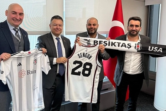 besiktas-usa-new-york-baskonsolosu-muhittin-ahmet-yazal-i-ziyaret-etti-1741355657-40_large.webp