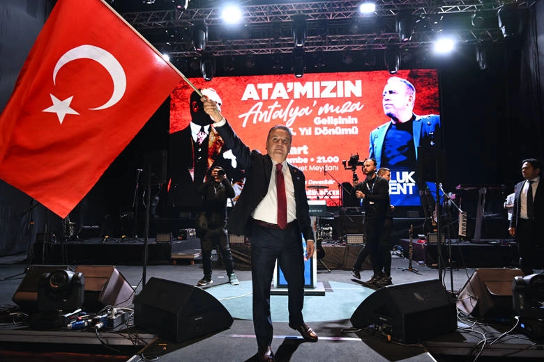 ataturk-un-antalya-ziyaretinin-yildonumunde-haluk-levent-coskusu-1741411745-982_large.webp