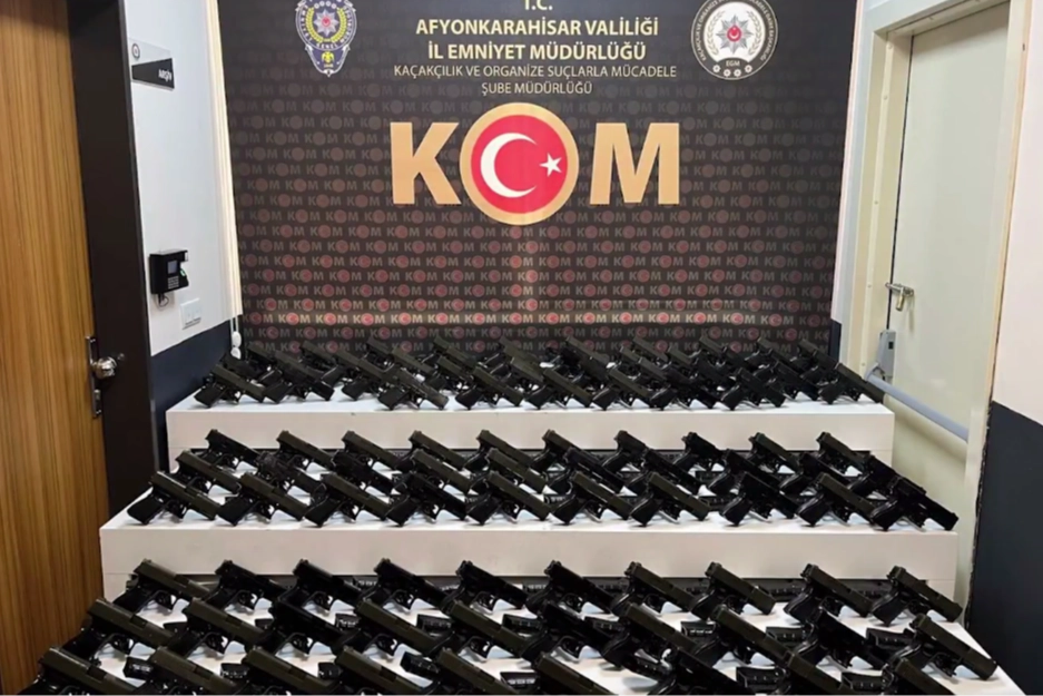 afyonkarahisar-da-binlerce-silah-ele-gecirildi-1741844483-943_large.webp