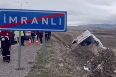 Sivas'ta otobüs devrildi: 2 ölü, 23 yaralı