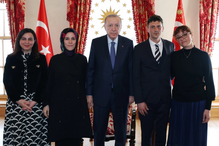 cumhurbaskani-erdogan-minguzzi-ailesini-kabul-etti-1743742365-101_large.webp