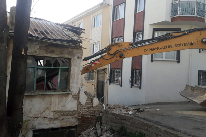 Bursa Osmangazi’de metruk yıkımlar sürüyor