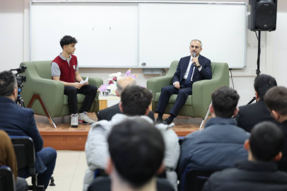 Çayırova'da Başkan Çiftçi liselilerle tecrübe paylaştı