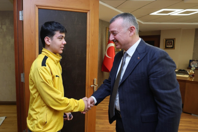 Kocaelisporlu Efe'den Başkan Büyükakın’a ziyaret