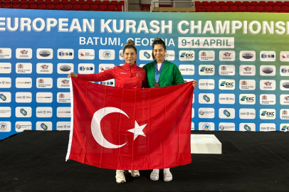 Sakaryalı kuraş sporcusu Gürcistan’da bayrağımızı dalgalandırdı