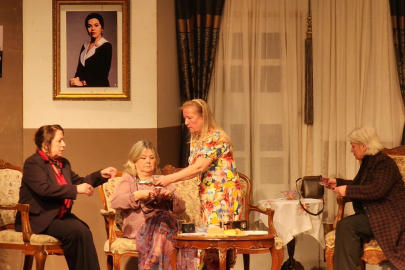 Kocaeli'de kadınların tiyatro performansı hayran bıraktı