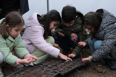 Yozgat'ta 'Ata Tohumları' miniklerin ellerinde filizlenecek