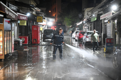 Tarihi Bornova Çarşısı’nda temizlik mesaisi