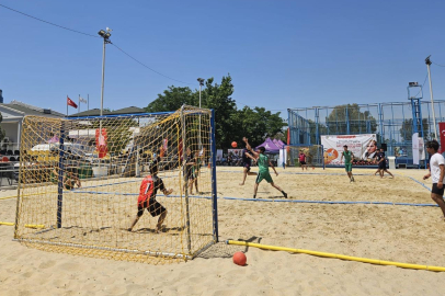 İzmir'de Atatürk’ün gençleri Büyükşehir'in şenliğinde buluştu