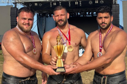 Gölcük Belediyespor pehlivanları başarıya doymuyor