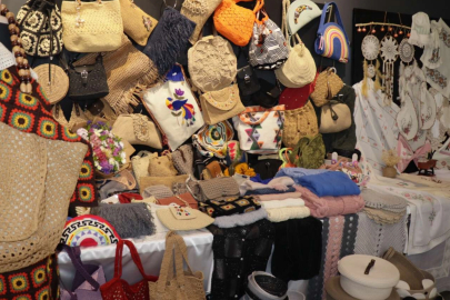 İZMEK’ten yılsonu sergisi ve defile şöleni