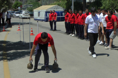 İtfaiyecilere kondisyon için spor parkuru testi