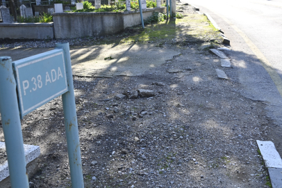 Kırtık Mezarlığı’nda bozulan kaldırımlar yenilendi