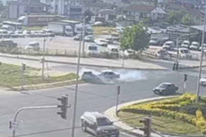 Düzce'de ışıklı kavşakta kaza