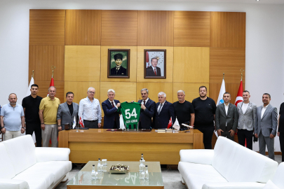 Sakaryaspor yönetimi Başkan Alemdar’ı ziyaret etti