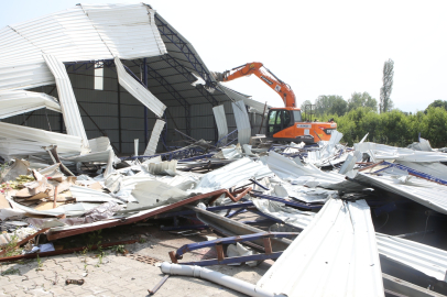 Bursa Nilüfer’de kaçak iş yeri yıkıldı