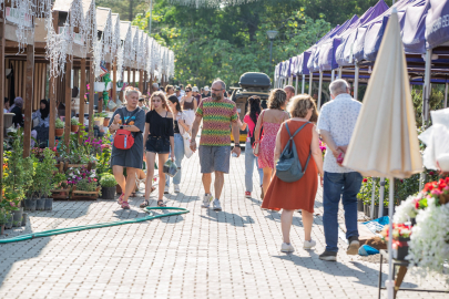 İzmir'de Kültürpark çiçek açtı
