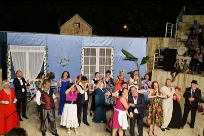 Efes Selçuk'ta sanat ve dayanışma amfi tiyatro sahnesinde buluştu