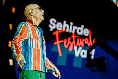 Mazhar-Fuat 'MFÖ şarkıları' ile Bursa'da zamanı durdurdu