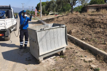 İzmir Büyükşehir'in ilaçlama ekibi 30 ilçede iş başında