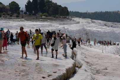 Pamukkale'nin beyaz cennetinde satranç molası