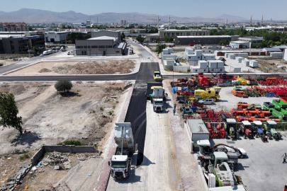 Konya Karatay'da asfalt mesai sürüyor