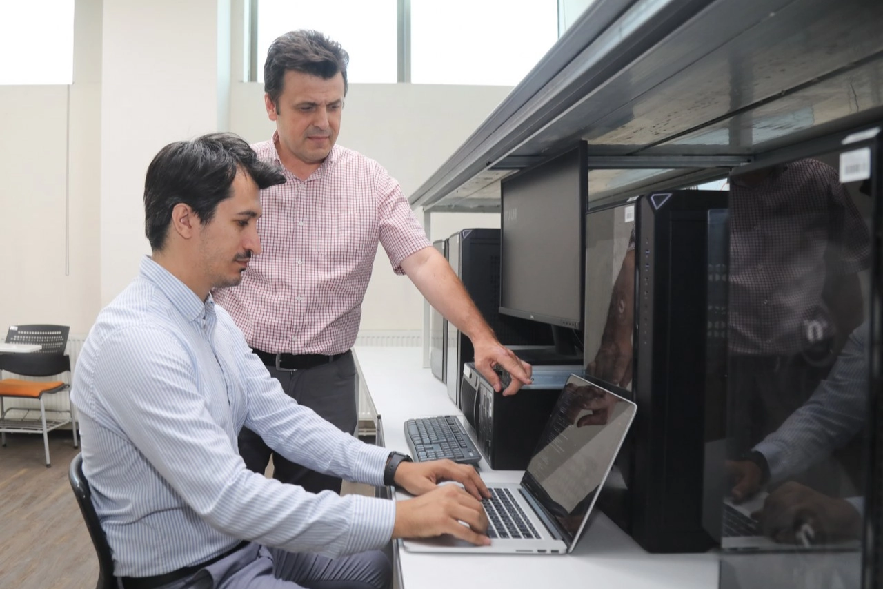 BTÜ’den yazılım eğitimine yapay zekâ devrimi