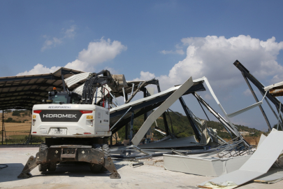 Bursa Nilüfer Yolçatı'da kaçak iş yerine yıkım!