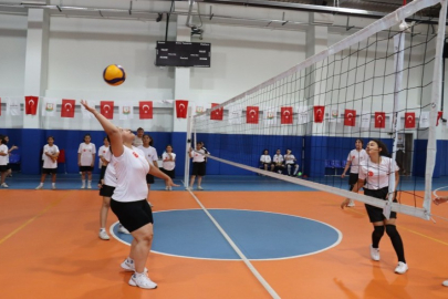 Kız çocuklarından voleybol kursuna yoğun ilgi