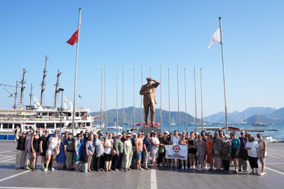 Yüzme öğrenen kadınlar Marmaris’te denizle buluştu