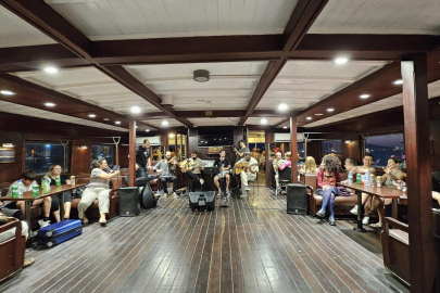 Körfez'den rembetiko ezgileri yükseldi