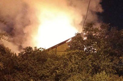 Düzce’de geceyi aydınlatan yangın