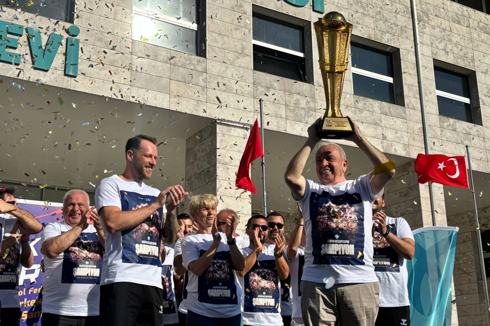 Nilüfer Belediyespor hentbolda tarih yazdı! Nilüfer Belediyespor hentbolda tarih yazdı!
