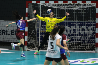 Bursa Büyükşehir'in kadın hentbolcuları finalde