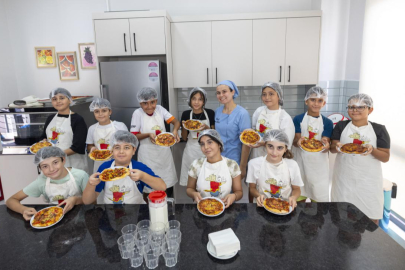 Mersin Mezitli'de minik şefler pizza yaptı
