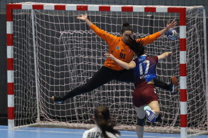 Bursa Büyükşehirli kadın hentbolcular sezona beraberlikle başladı