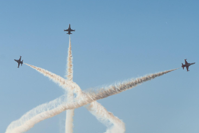 İzmir semalarında 'kurtuluş' coşkusu