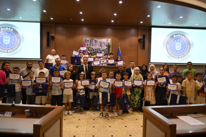 Bursalı çocuk ve gençlerin 'robotik kodlamada' sertifika heyecanı