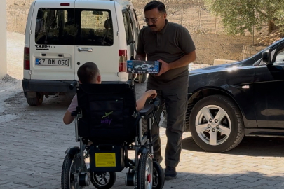Engelli sandalyesine kavuşan Hüseyin: Ben de Mustafa Şahin amcam gibi polis olacağım