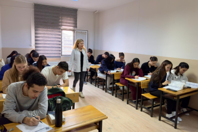 İzmir Çiğli'de mezun öğrencilere YKS hazırlık desteği