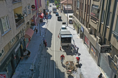 Ordu Ünye Saray Caddesi’nde kaldırımlar yenileniyor
