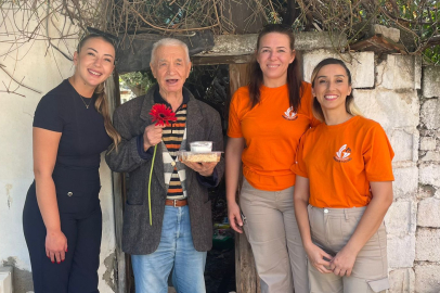 Dünya Yaşlılar Günü’nde gençlerden anlamlı ziyaretler